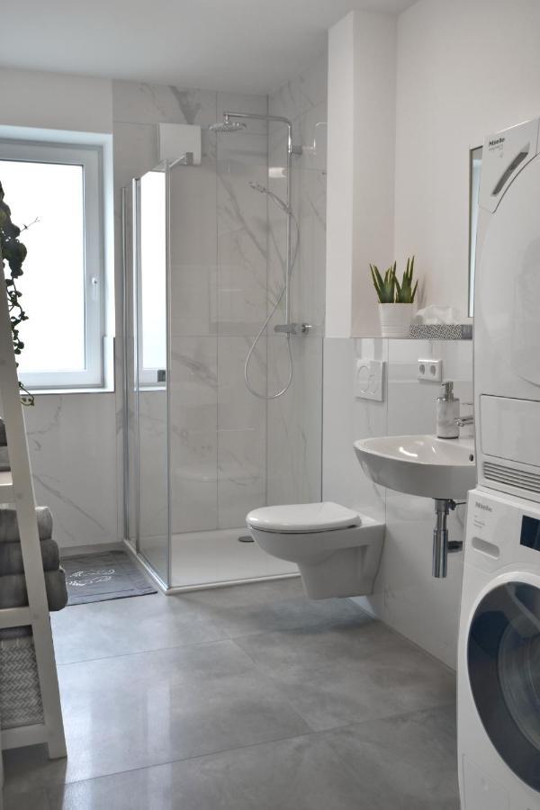 Familienfreundliche Neubauwohnung Mit Terrasse ฮัมบูร์ก ภายนอก รูปภาพ